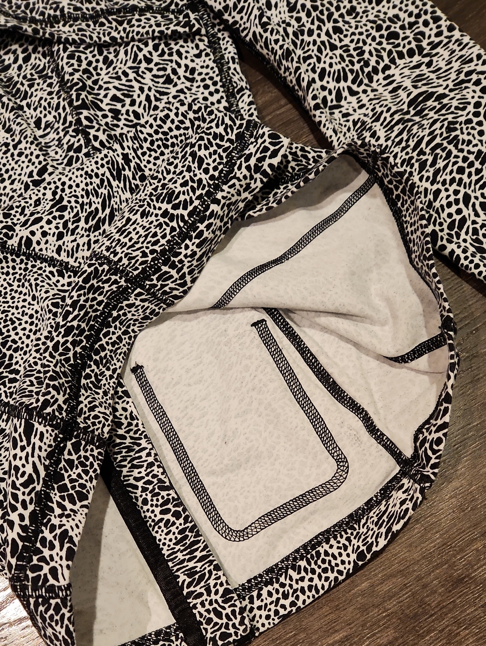 â¤ď¸ LULULEMON DEFINE HOODED JACKET NULU IN POLAR SHIFT INVERSE ALPINE WHITE BLACK - Picture 14 of 14